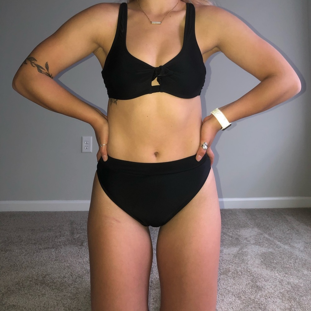 black bikini - Picture 2 of 4